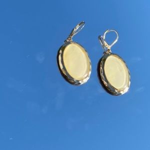 Oval Cream/Gold Earrings